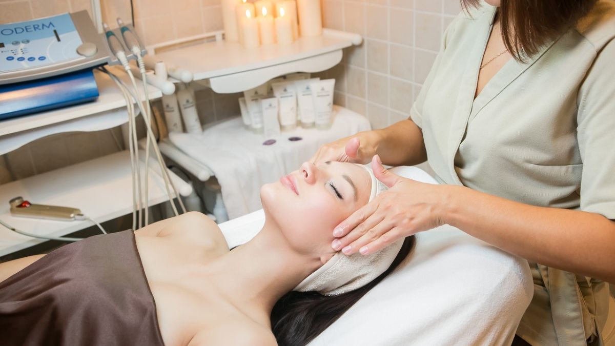 Beauty Therapists Treat Different Skin Types